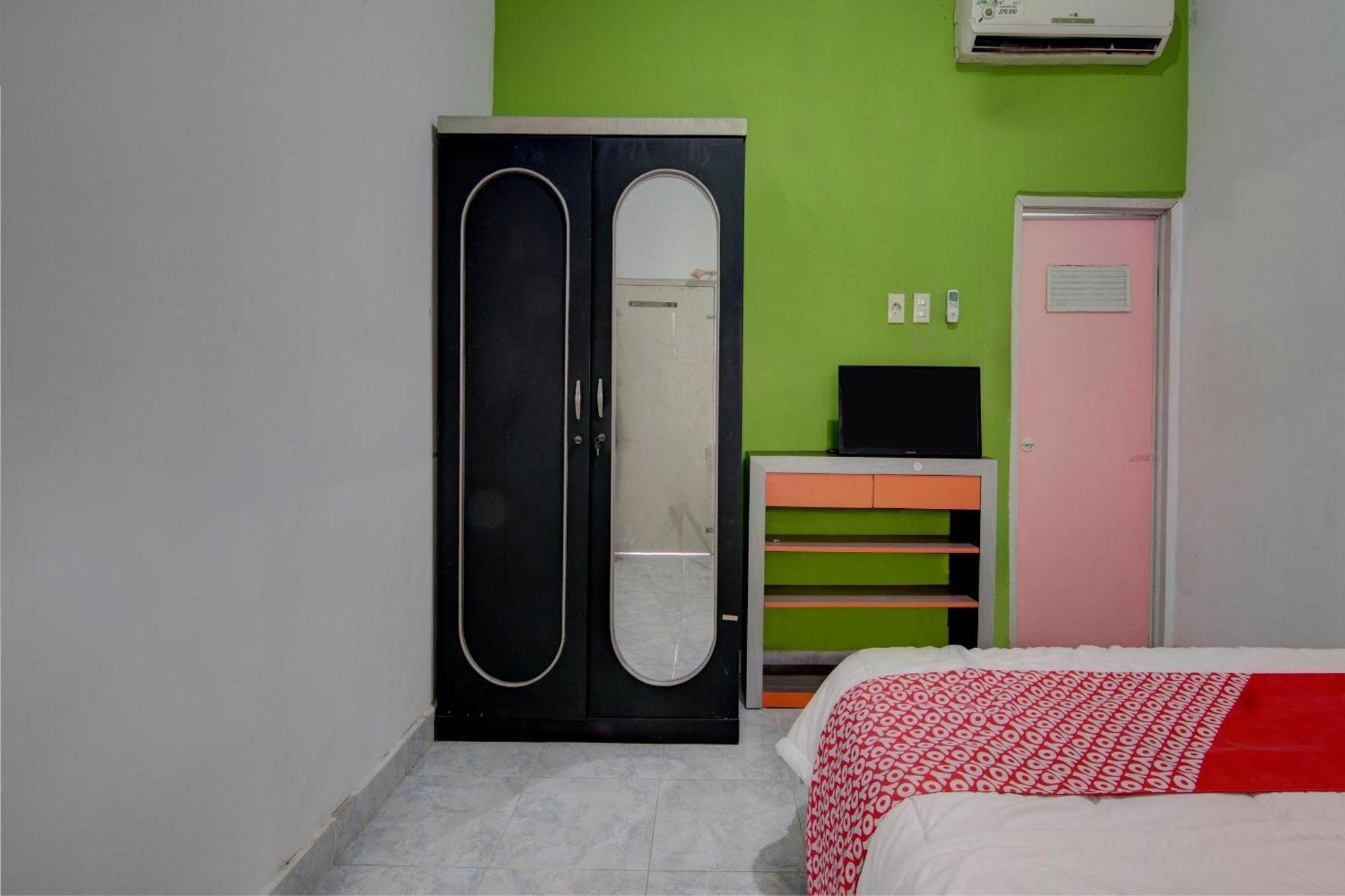 Oyo 92833 Syariah Hotel 2*