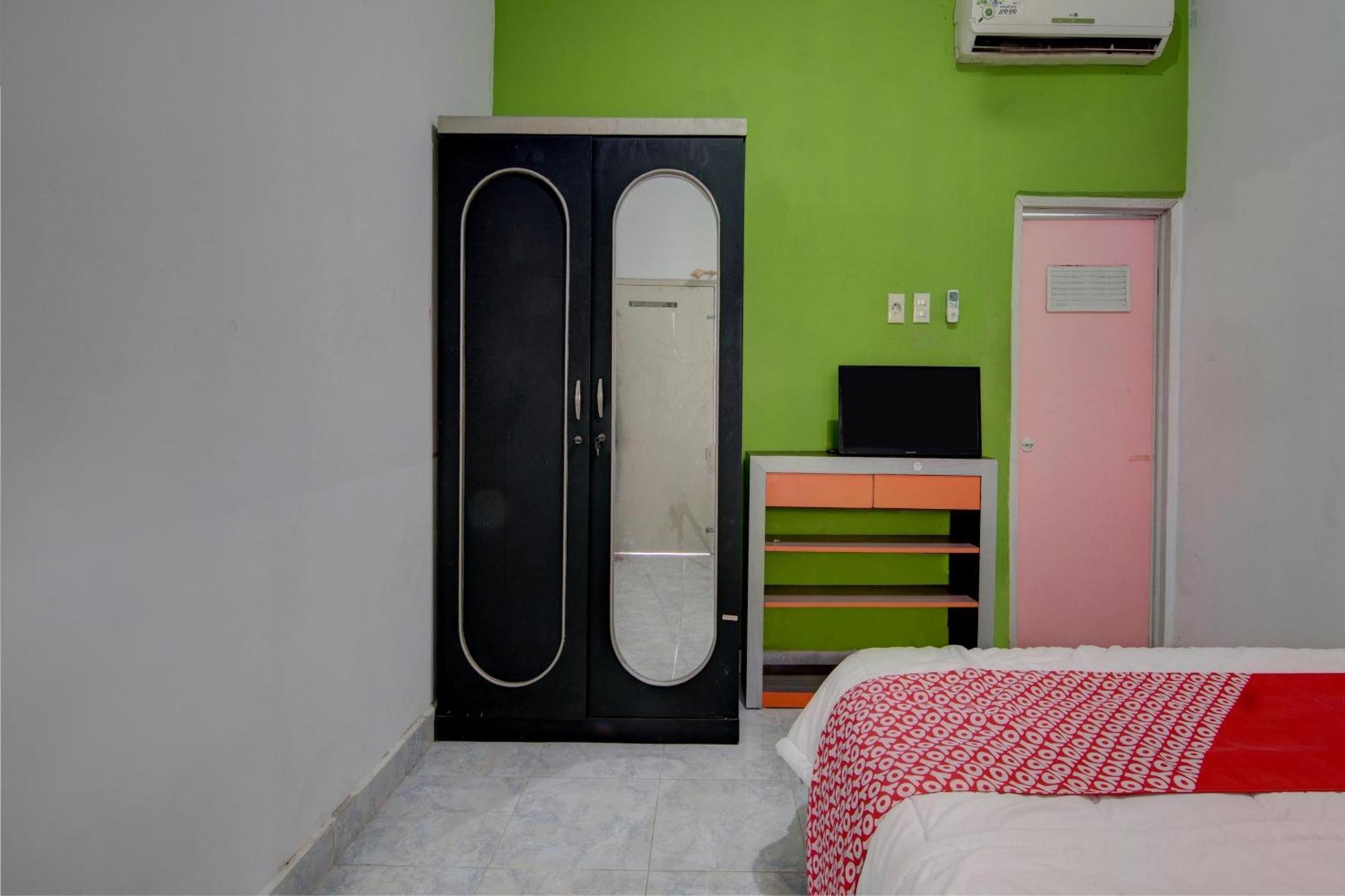 Oyo 92833 Syariah Hotel